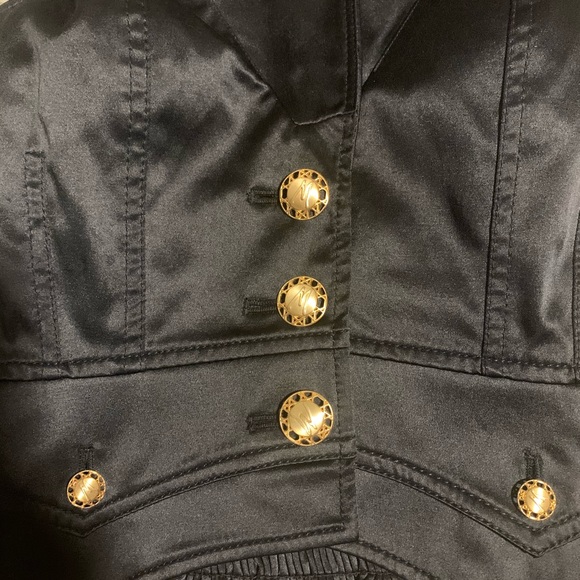 Black marciano top with gold hardware - Picture 4 of 8
